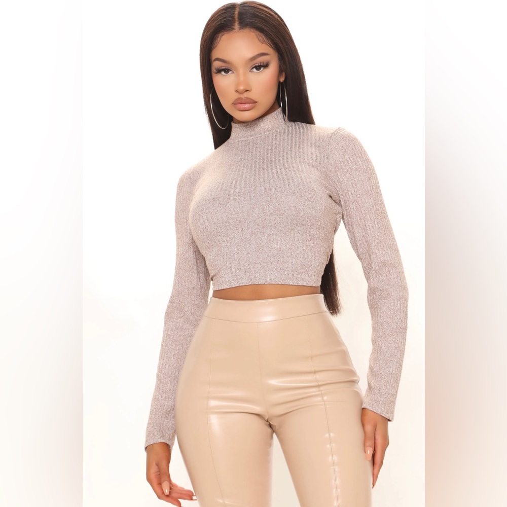 🎀 NWT Mocha Mock Neck Top 🎀 LARGE